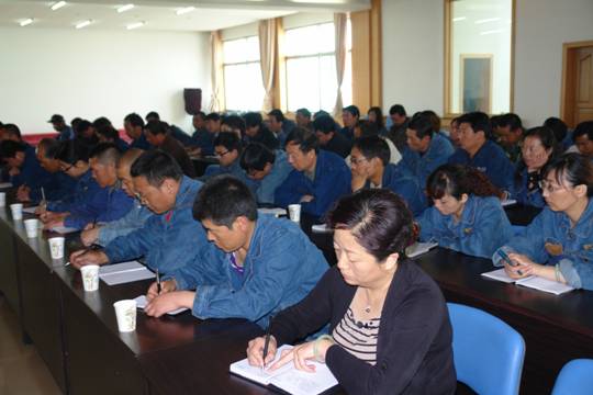 青海物產(chǎn)工業(yè)投資有限公司、青海長(zhǎng)春炭素有限公司召開(kāi)貫徹省第十二次黨代會(huì)精神學(xué)習(xí)傳