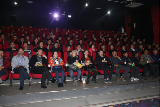 青物集團(tuán)黨委集中組織觀看優(yōu)秀紀(jì)錄片《厲害了，我的國》