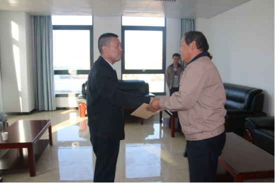 青海物產(chǎn)集團(tuán)黨委開(kāi)展以&ldquo;迎接黨的十九大勝利召開(kāi)&rdquo;為主題的走訪(fǎng)慰問(wèn)活動(dòng)